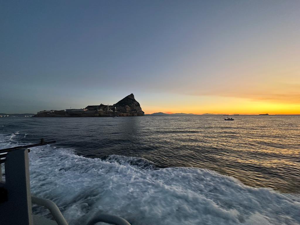 Mornings like these! #HMSDAGGER out early operations around the Rock! @MODGibraltar @UKStratCom @RAF_Gib @MeteoGib #Gibraltar #smallshipsbigimpact #sunrise