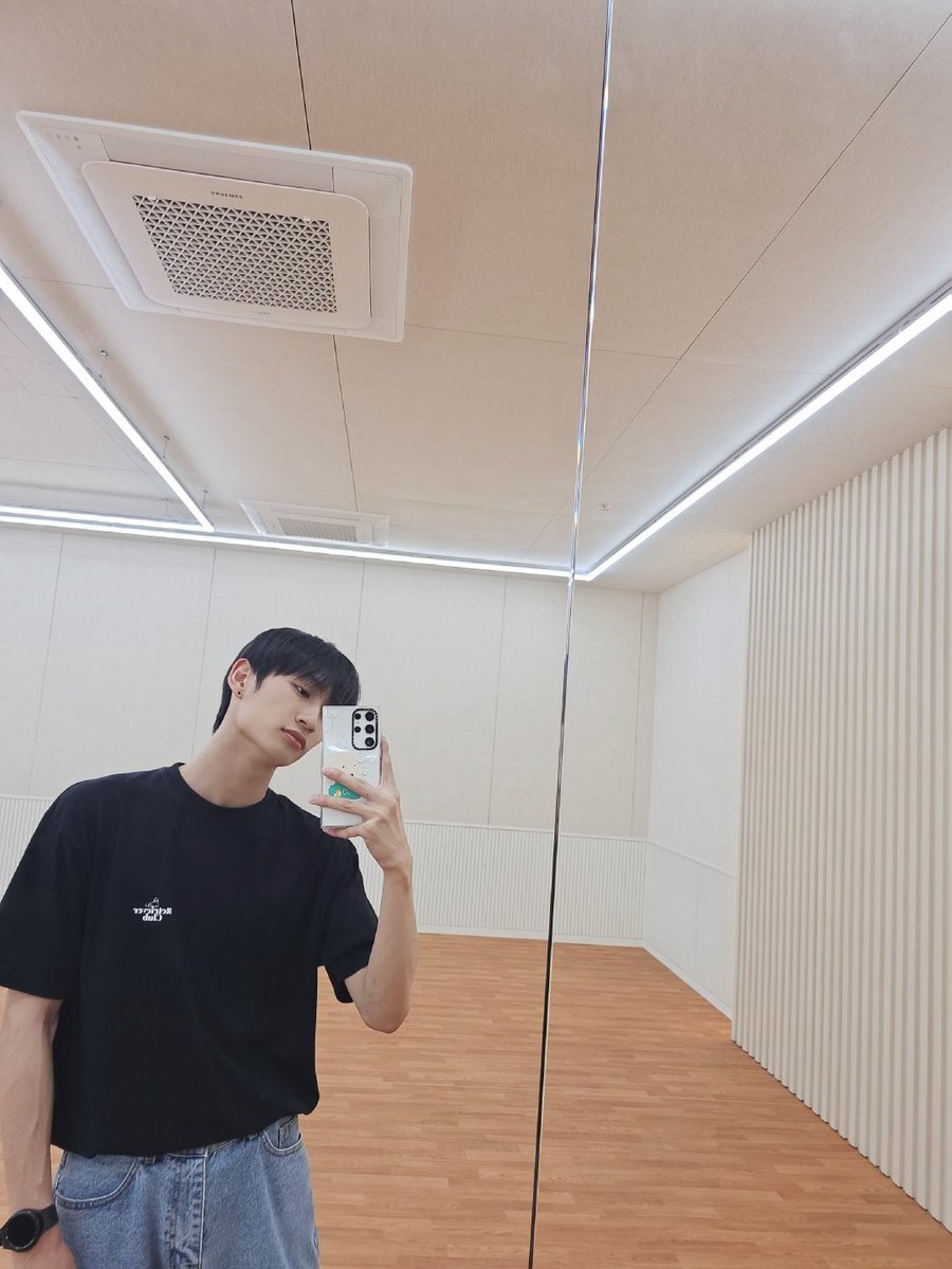 [#OX]

무릎 뿅💜💚

#OMEGA_X #오메가엑스
#태동 #TAEDONG