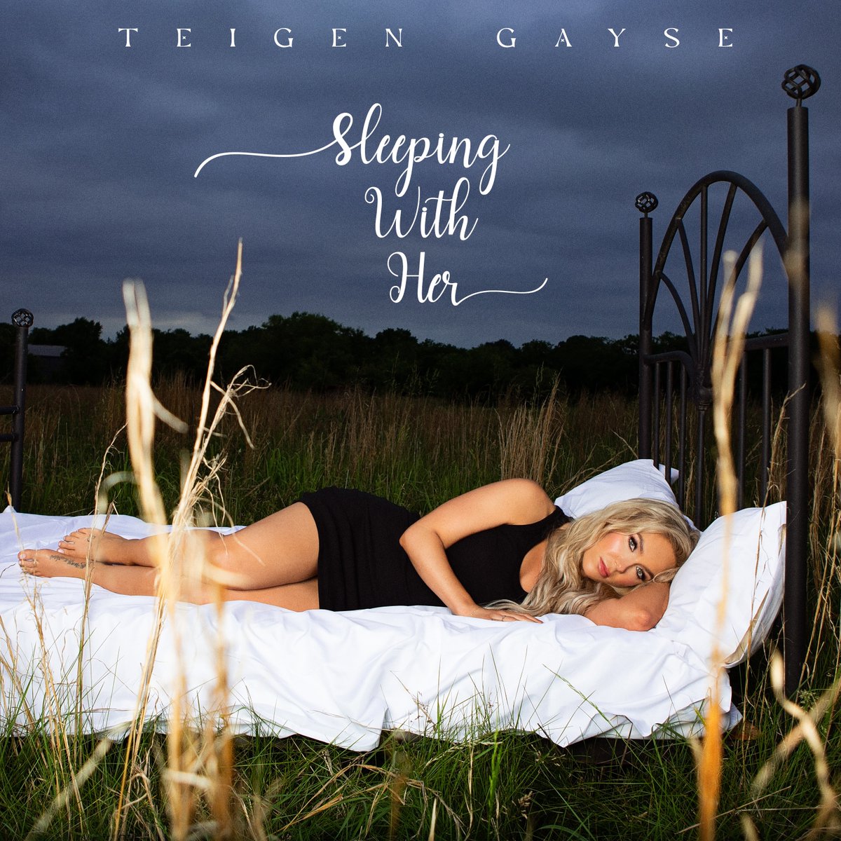 My new single is out today! ✨The song is about having trouble sleeping because the person you love is sleeping with someone else. It cuts deep and it’s very relatable. I hope you all love this one as much as I do 🤍🎶 ffm.to/sleepingwithher