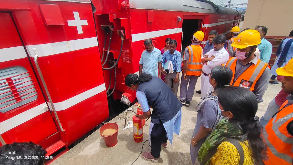 drm_tvc's tweet photo. Combating fire accidents with enhanced vigil &amp; training! As part of division's #firesafety preparedness, quarterly fire extinguisher inspection held @ErnakulamJunction today. Safety branch of TVC also conducted fire fighting training for staff at the occassion  #SouthernRlys https://t.co/tWLuX3IKzF