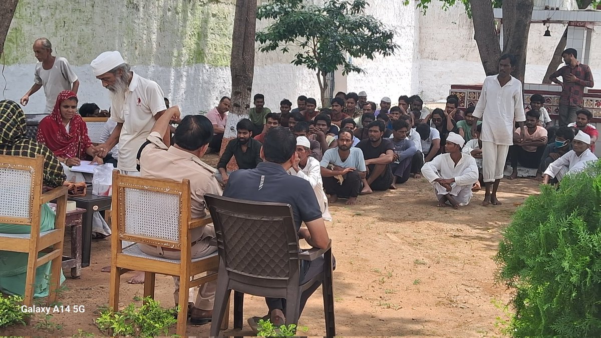AacharyaVipin's tweet photo. आज जेल में मलेरिया कैंप लगाया जिसमे इन लोगो  को मलेरिया डेंगू के बारे में समझाया और और आशा दीदी से rdt कीट से जांच करवाई।जिसमे डॉक्टर आशा mis mts उपस्थित थें।
@sksomya
@santoshbhargav2 @PuneetS41461128 @micromanusoft https://t.co/P38Dmsnsw5
