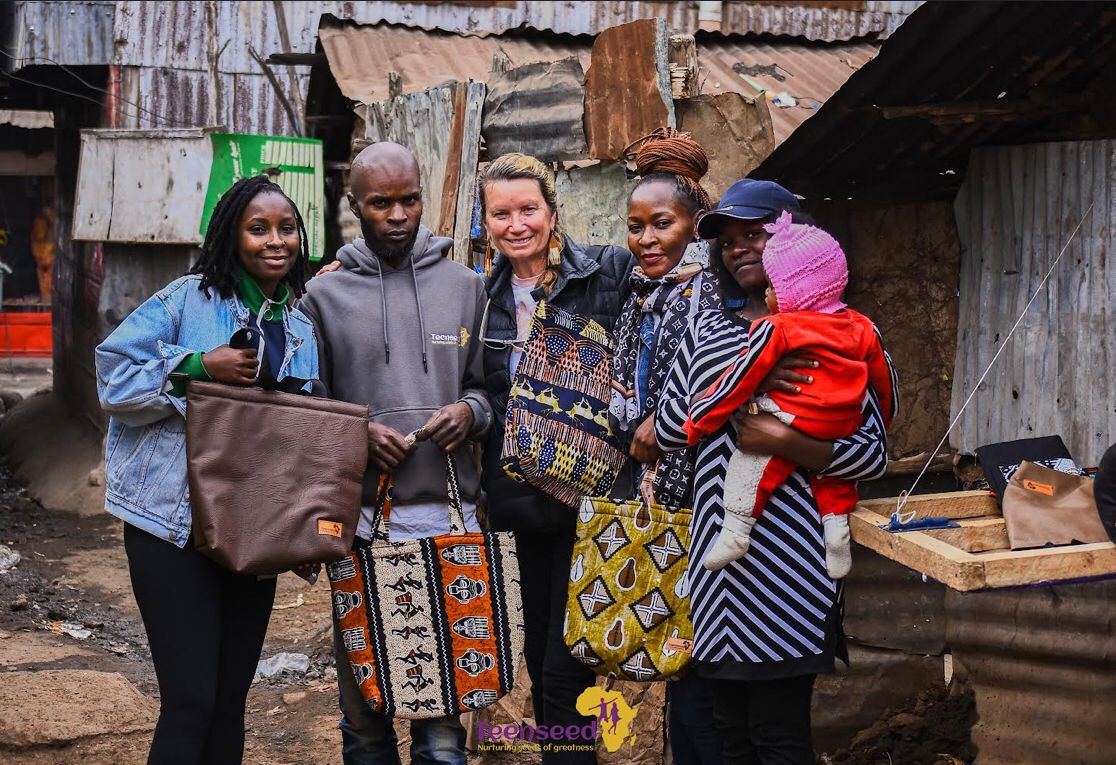 tonnie171's tweet photo. Women Economic Empowerment is a program that empowers and supports young women in the community by trying to find solutions to unemployment to these young women. It's really promising to witness them sell their products.
@Teen_Seed @WinnyObure @thistlefarms 
#SeedsOfGreatness . https://t.co/qBiBYNnKeP