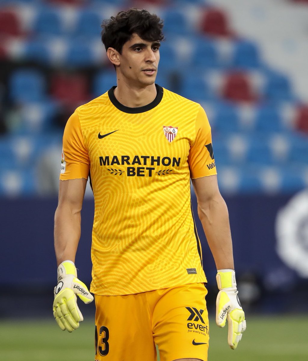 GxlDeBanega's tweet image. ¿ Cual ha sido el mejor portero del Sevilla FC ?

RT: Bono

❤️: Palop