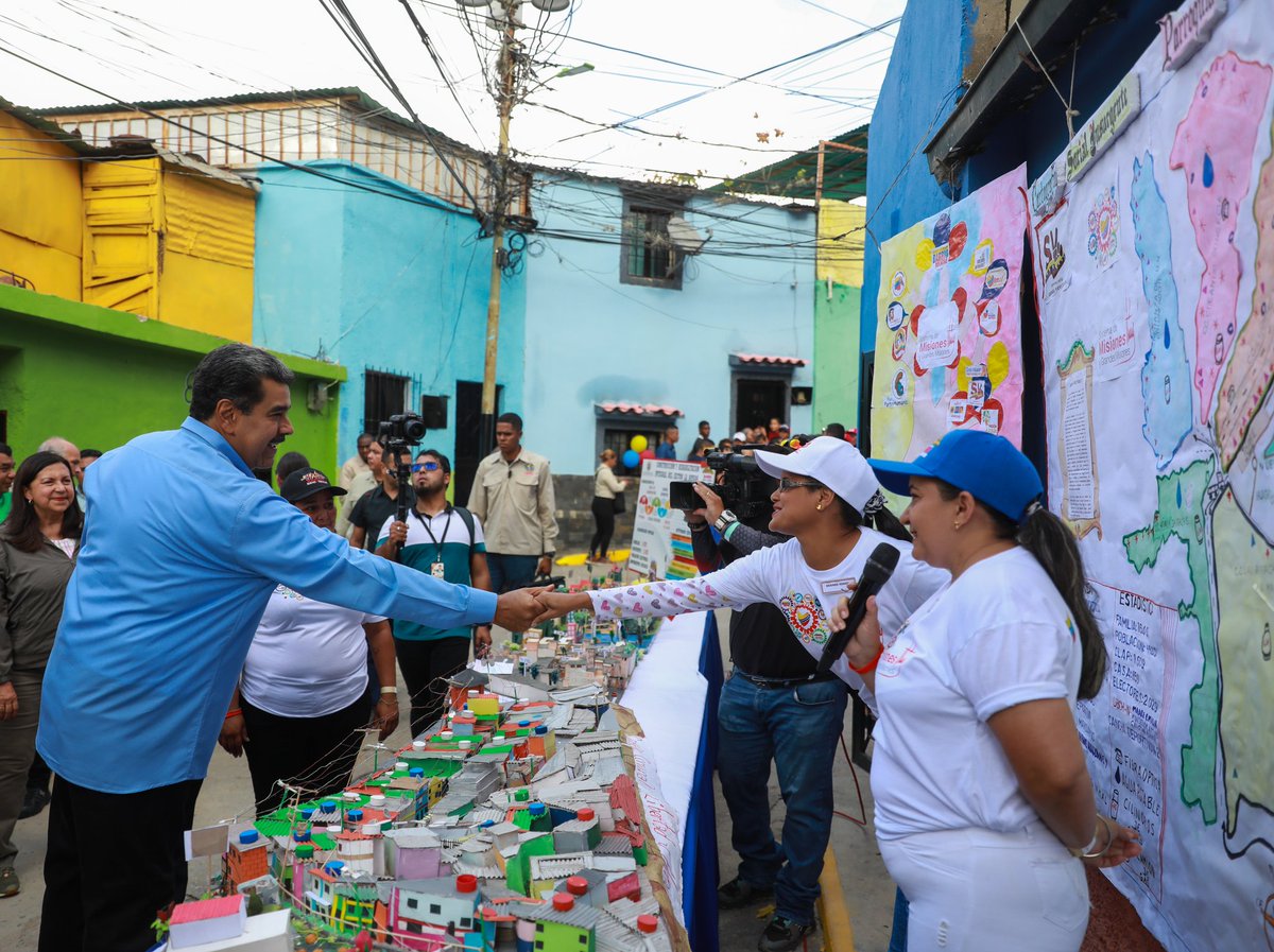 ernestopf25's tweet photo. #VamosConLasBricoMiles  EXIGIMOS LAS MEDALLAS #DondeEstanLosLogros #LogrosTuiteros #ParoDigital #NicolasMaduro @Mippcivzla @NicolasMaduro @damnysdiaz @julitosamuel  @YuniBurgos @AlcidesR11 @ville50349 @estr3mao1411 @magopuki @luisfbetancur61 @Luisito57043943 @Salser077 https://t.co/NkCK9nRMyJ