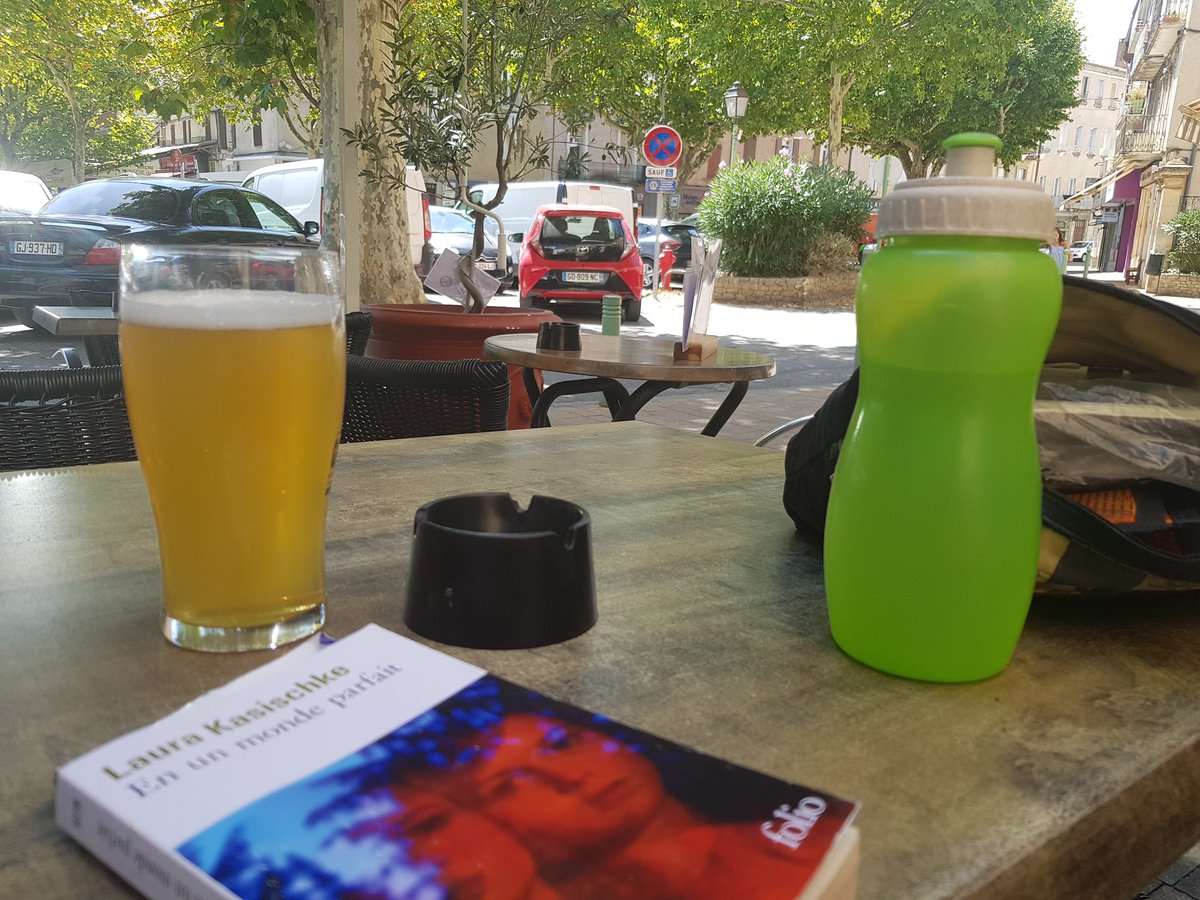 phaneres's tweet photo. Le parking de la place de Nyons, un banger.
J'ai été invité à prendre l'apéro chez des gens qui m'ont prise en stop juste avant sinon. Iels étaient sympathiques, excepté qu'iels ne sont pas racistes, mais... et que les gens ne veulent plus travailler, mais... https://t.co/mmW30BLsjk