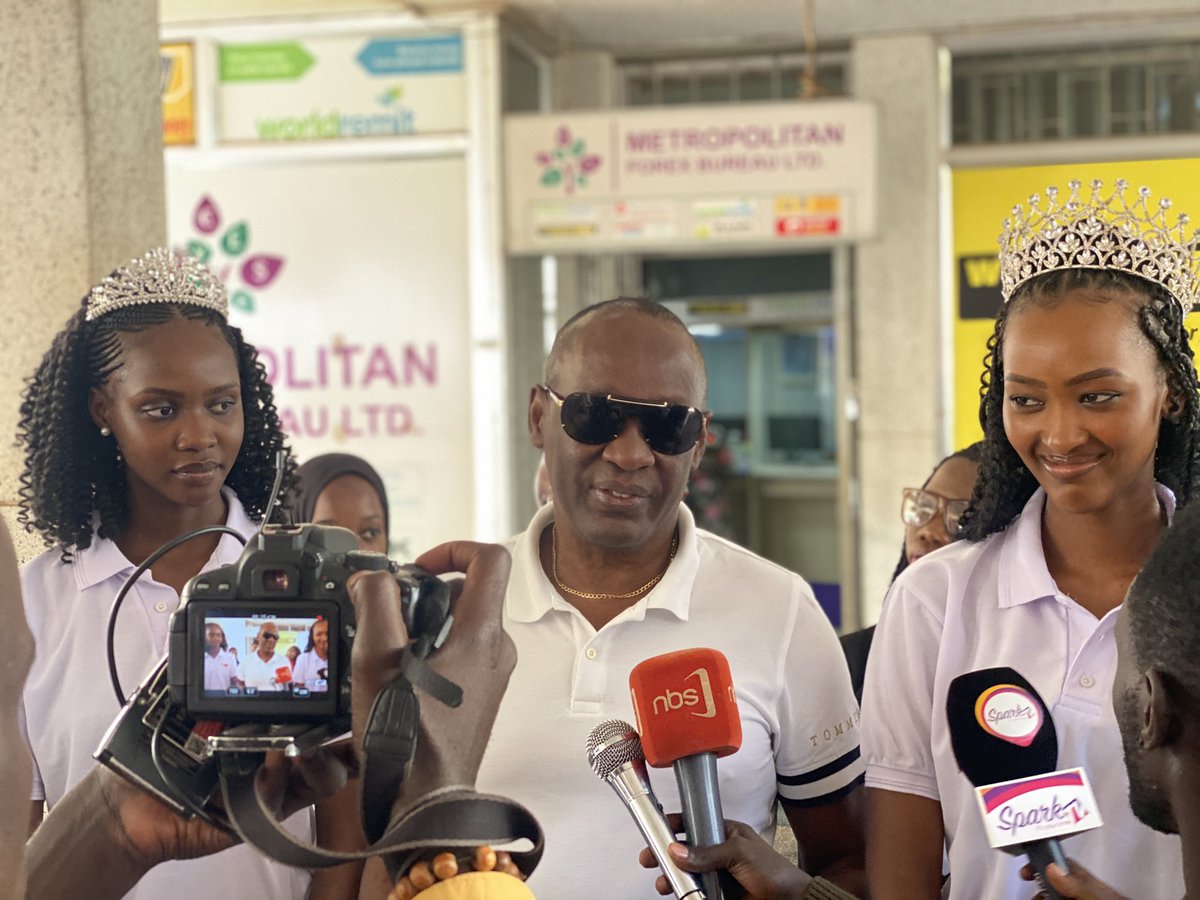 melanin5queen's tweet photo. Happening today ; capt @Mukulaa with the miss Uganda team patronize blood donation held at the @ugaviationsch for all Ugandans to save lives simply by donating blood ๐ฉธ
#DonateBlood
#UAASeptemberIntake https://t.co/vR9pzx8D8G