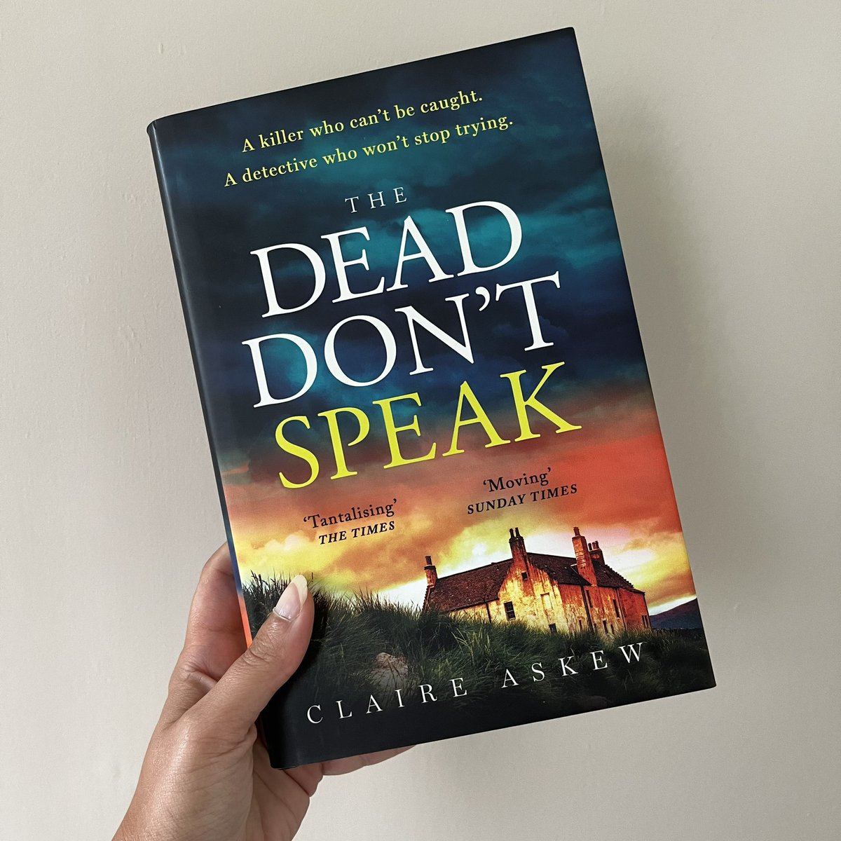 ✨GIVEAWAY✨ It’s Friday, let’s do a #Giveaway 📚 To win a copy of The Dead Don’t Speak by Claire Askew all you need to do is follow me, retweet and tag a friend. UK only, closes 6pm Monday 21st August.
