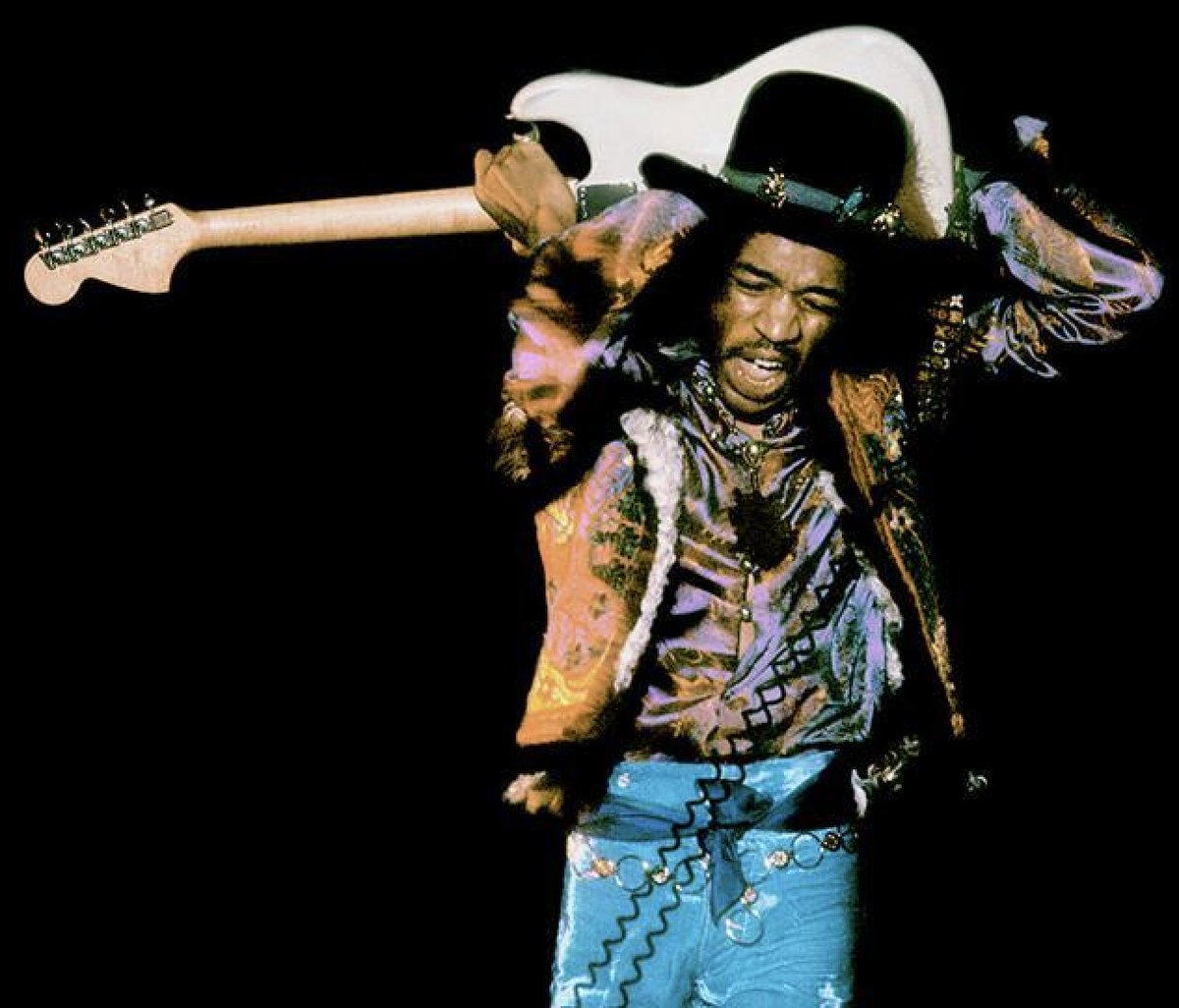 ジミ・ヘンドリックスの背面弾きかっけーなんで思いつくんだよと思って調べてたら
「反弾（はんだん）琵琶」って奏法で
１３００年前から琵琶でやってて笑ったｗ