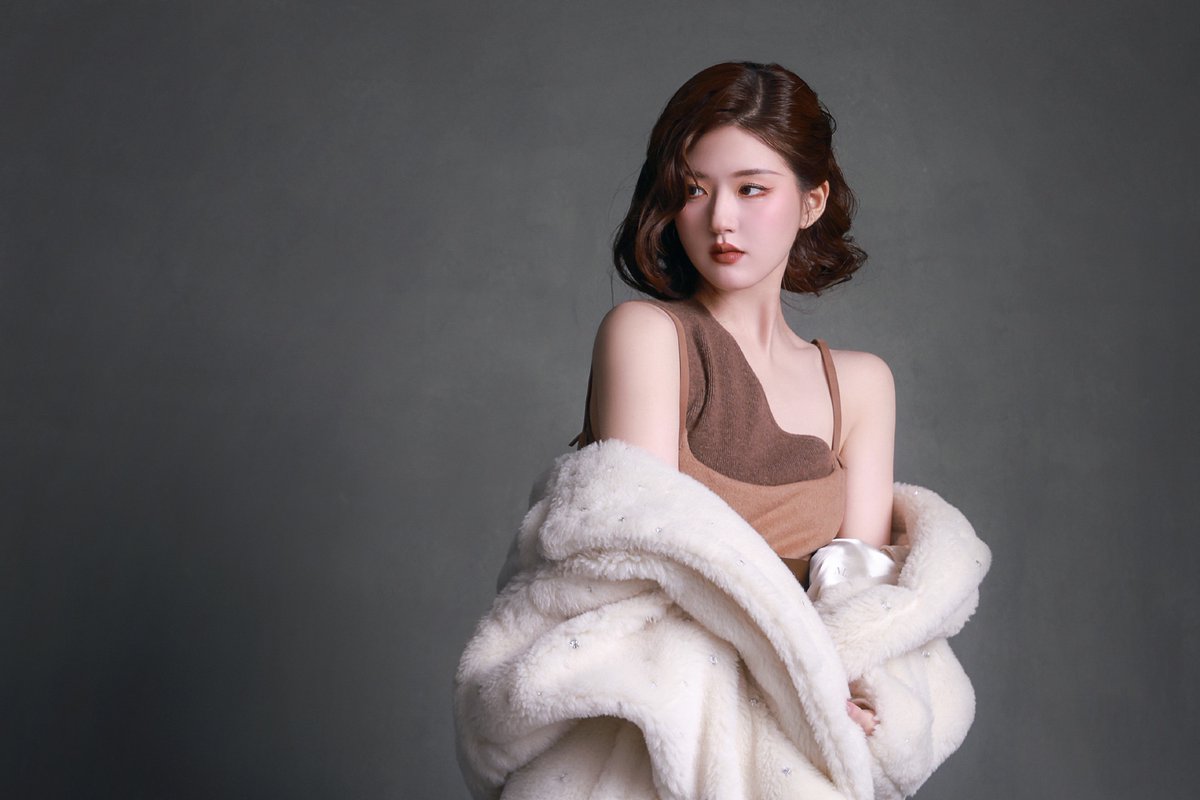 dramapotatoe's tweet photo. #ZhaoLusi’s studio shares photoshoot outtakes 

More - https://t.co/k2FvFMkSJr https://t.co/7hZQwZzmSh