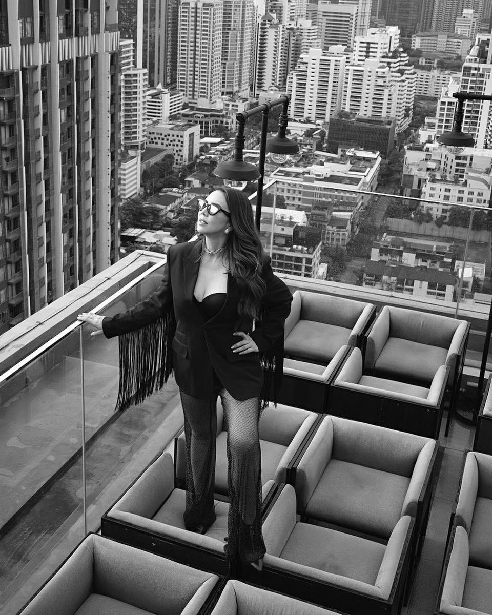 CaguilarFanpage's tweet photo. Black is called “ Elegancy “ 😉

From @c_aguilar on Instagram

ติ๊นา คริสติน่า
#ChristinaAguilar #ChristinaAguilarFanPage https://t.co/KC7ohWrg4c