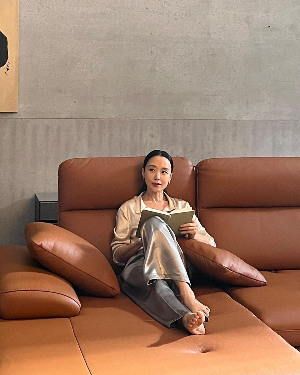 jeondoyeonph's tweet photo. She is so beautiful and elegant! 🧡

📸: @soop_ent 

#jeondoyeon #전도연 #emons https://t.co/rkhKmtsTrT