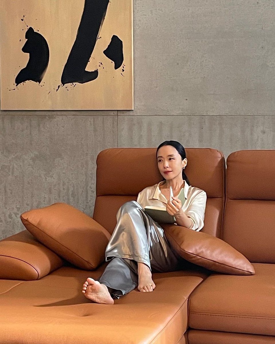 jeondoyeonph's tweet photo. She is so beautiful and elegant! 🧡

📸: @soop_ent 

#jeondoyeon #전도연 #emons https://t.co/rkhKmtsTrT