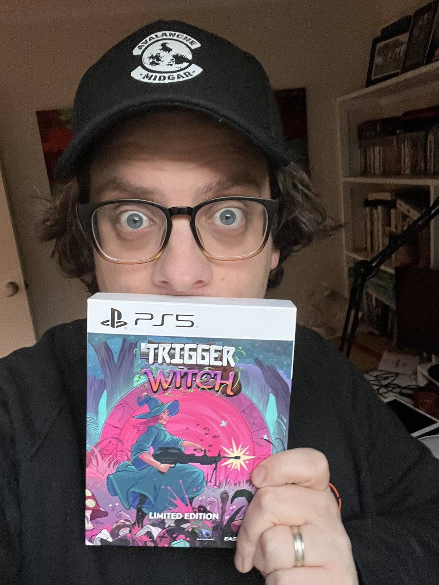 Finally holding a physical edition of a game I wrote! Give it a year or two and I should have 2-3 more of these for the collection. Shout-out to @rainbite and @eastasiasoft
