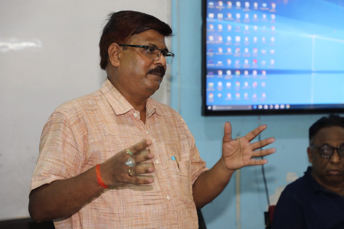 CSIR_CDRI's tweet image. @CSIR_CDRI handover a #ClimateClock to @Jnv_India #Piparsand so that the students can we motivated for #ActionForClimateCorrection &amp;amp; #SustainableFuture
@CSIR_IND @IndiaDST @CsirJigyasa 
@DrChetanSolanki @Energy_Swaraj @mnreindia @IPCC_CH  @theclimateclock