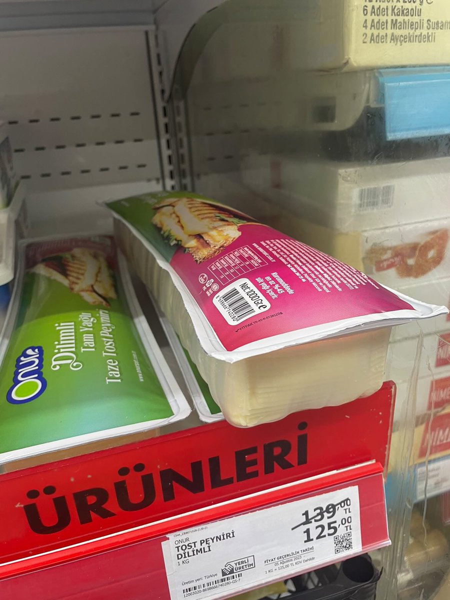 Market raflarında bu şekilde ambalajı şişmiş süt ürünleri gördüğünüzde paketi elinizden usulca bırakın.
Muhtemelen ürünün soğuk zinciri bozulmuş, uygun koşullarda tutulmamış ve ürün bozulma sürecine girmiştir.
#NeYediğiniziBilin