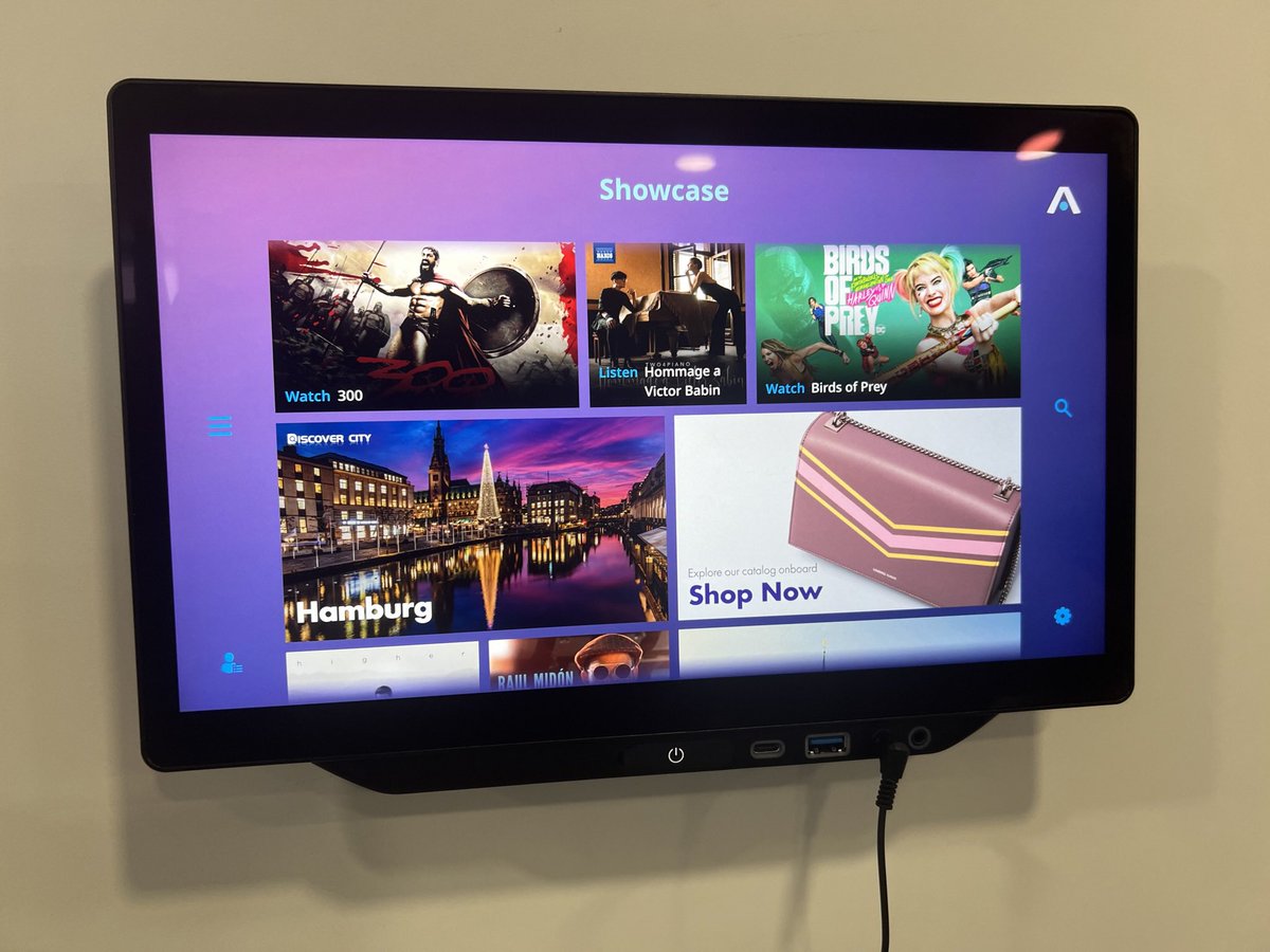 AvgeekMel's tweet photo. The @ThalesAerospace #AVANTUp is an amazing IFE system - I got to have a go on it at #ParisAirshow in June 😁 - read more about it here ➡️ https://t.co/ST0vTa5hUe #aviation #Thales https://t.co/0DRP9sviWN