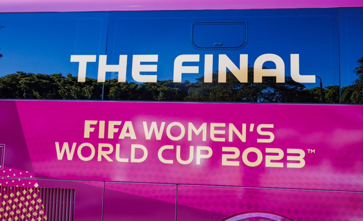 SEFutbolFem's tweet photo. 🚍 ¿Qué os parece el autobús que hemos estrenado hoy?

😍 CON ÉL ENTRAREMOS AL ESTADIO DE LA FINAL DEL MUNDIAL.

#JugarLucharYGanar I #FIFAWWC https://t.co/7V6Dh25usg