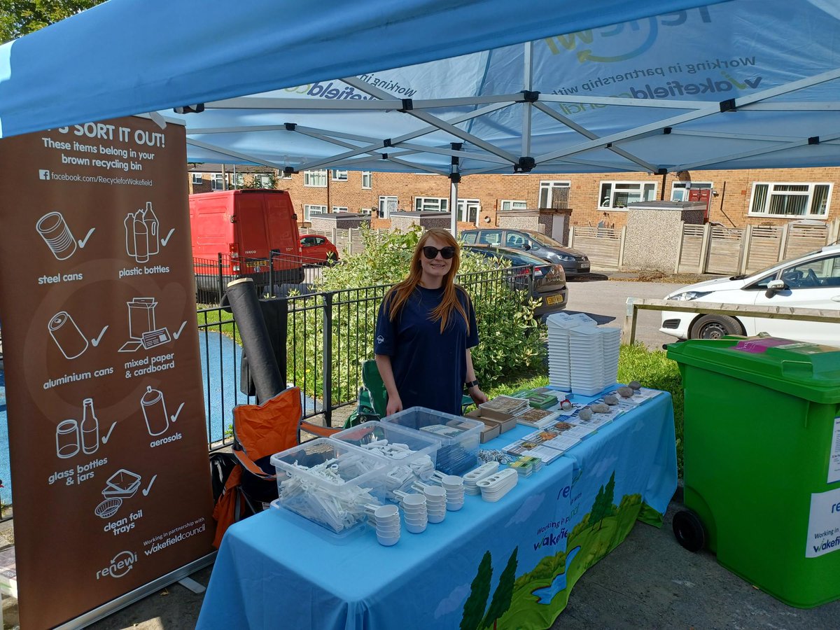 WakefieldDoes's tweet photo. Thank you to everyone who visited us at our event at Smirthwaite in Normanton last week.

We spoke to residents about recycling in the Wakefield District and the importance of recycling your electrical items correctly.

#WakefieldDoes https://t.co/bsZPEmlWzT