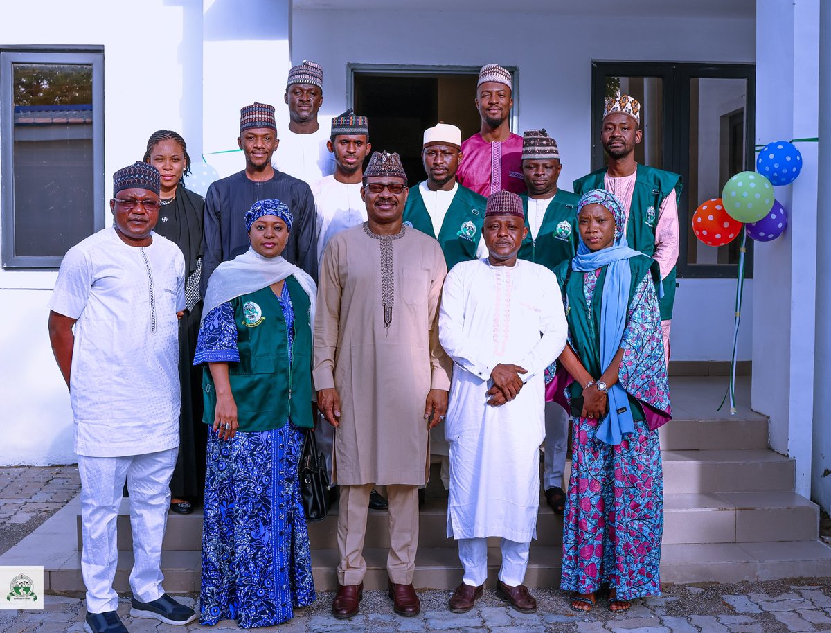 NphcdaNG's tweet photo. Dr. Shuaib emphasized that a conducive work environment and staff welfare play a pivotal
role in boosting productivity and ensuring better outcomes. He encouraged the team to fully utilize the newly inaugurated facility.
#TransformPHC
2/2 https://t.co/hChIJlfPUu