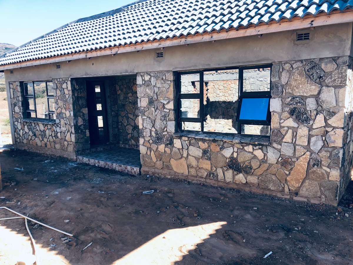 CrestlyResorts's tweet image. Affordable twin rooms with insuite can accommodate upto 8 people 
Book now @CrestlyResorts in #Nyanga 
For booking call or app
Self catering facilities available 
 +263773980680