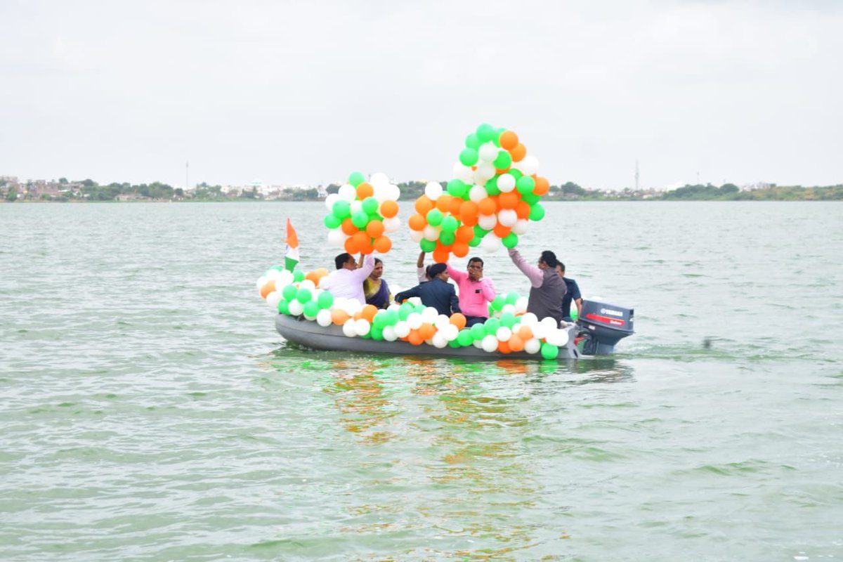 #MeriMatiMeraDesh અભિયાન અંતર્ગત ભાવનગર મહાનગરપાલિકા દ્વારા આયોજિત કાર્યક્રમમાં સહભાગી થઇ દેશના વીરોને આદરાંજલી અર્પિત કરી, દેશરક્ષા માટે શહીદ થયેલા સૈનિકોના પરિજનોને સન્માનિત કરી વૃક્ષારોપણ કરી તક્તીનું અનાવરણ કર્યું અને માટી એકત્રિત કરી અમૃત કળશમાં અર્પણ કરી.

આ પ્રસંગે મેયર