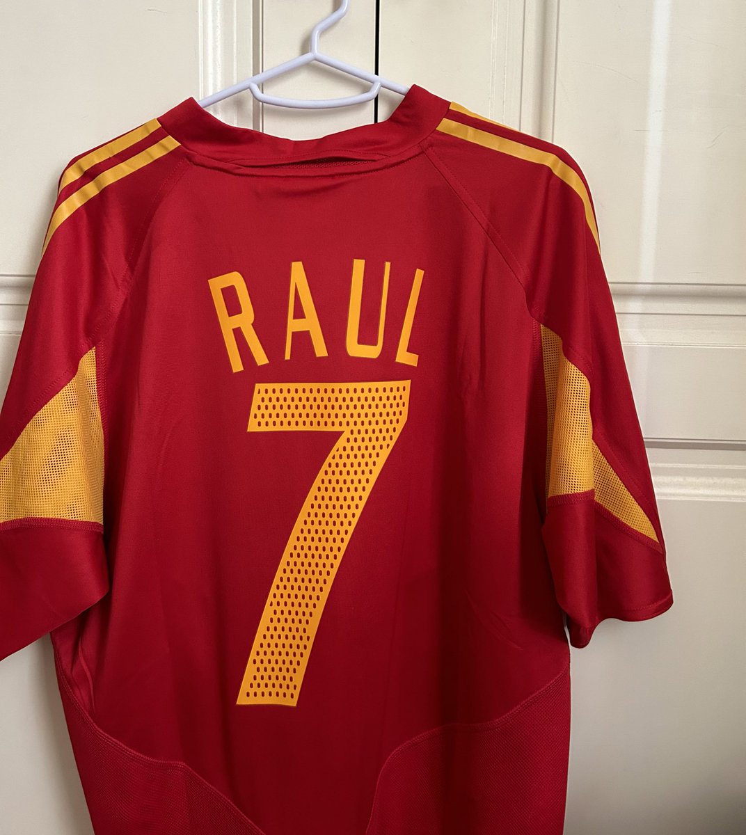 🇪🇸 2004

<a href="/classicshirts/">Classic Football Shirts</a>