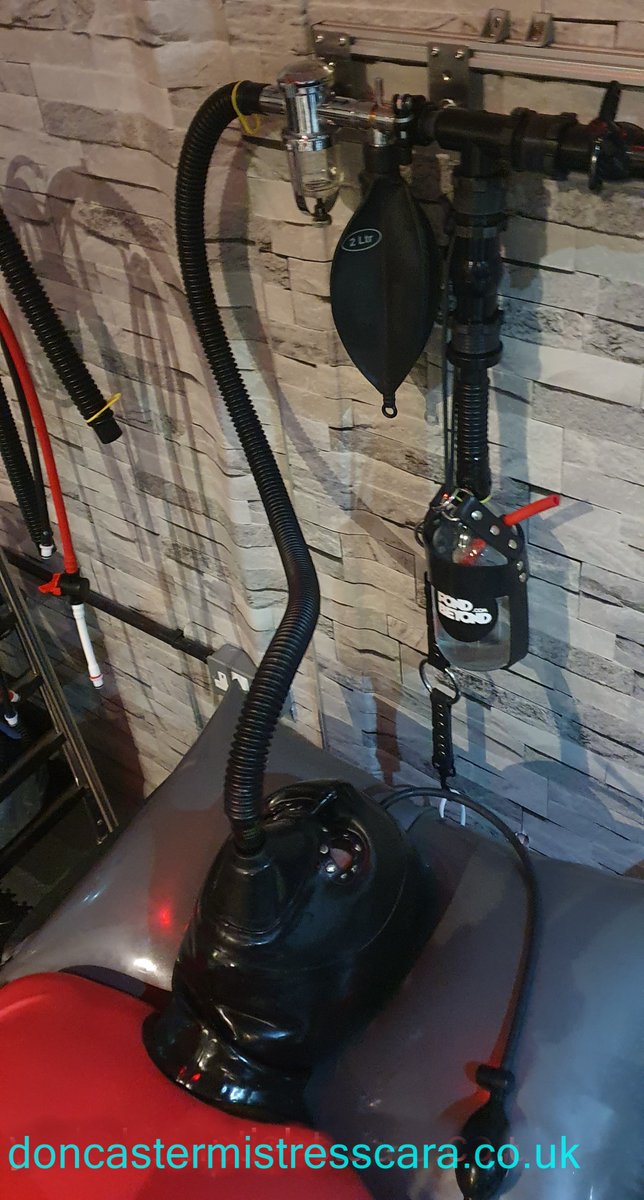 RubberCara's tweet photo. bliss #rebreath #breathplay #rubber #gasmask #bubblerbottle @fondbeyond #inflatable https://t.co/PuuMkXAj2T