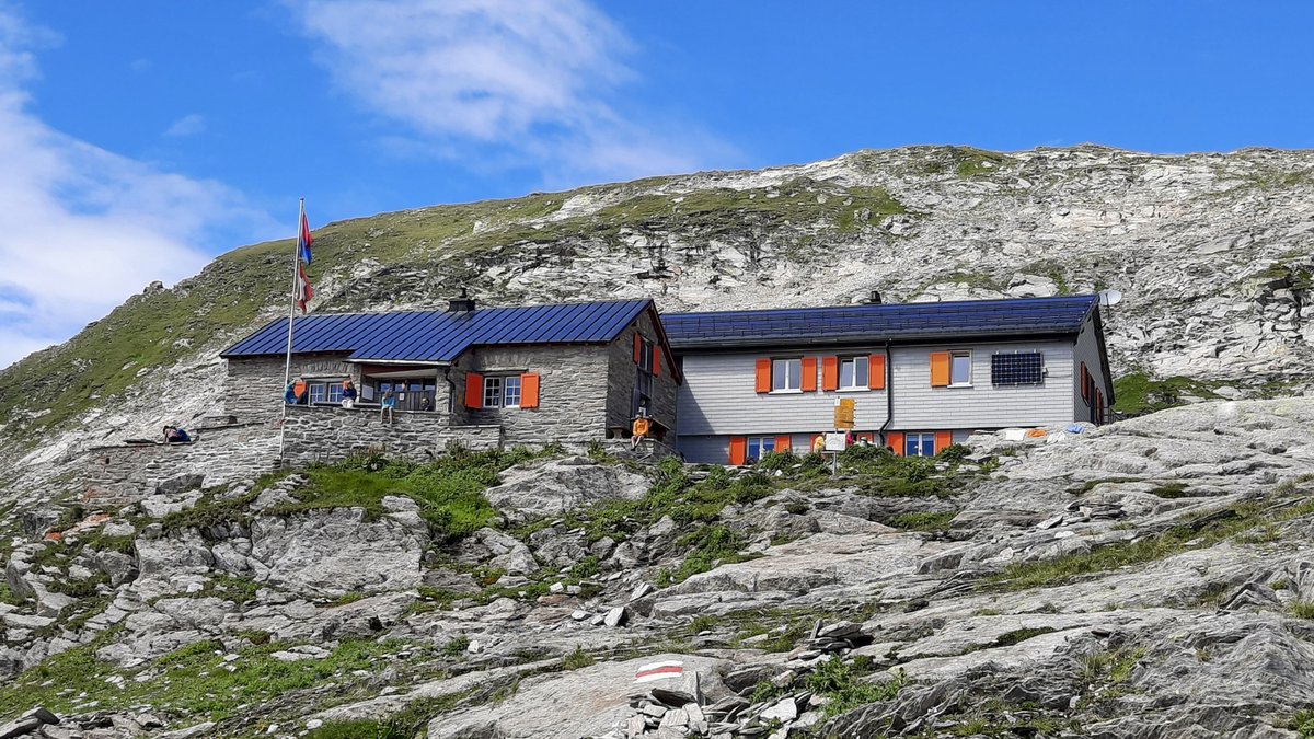 Habe heute auf meinem online Wanderführer hikingticino.com eine neue Wanderung veröffentlicht: Capanna Cadlimo.

Viel Spass beim Wandern!