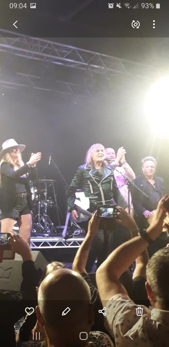 Absolutly on fire last night at holmfirth picturedrome @thealarm @julespeters @smileydrums @jamesonguitars.