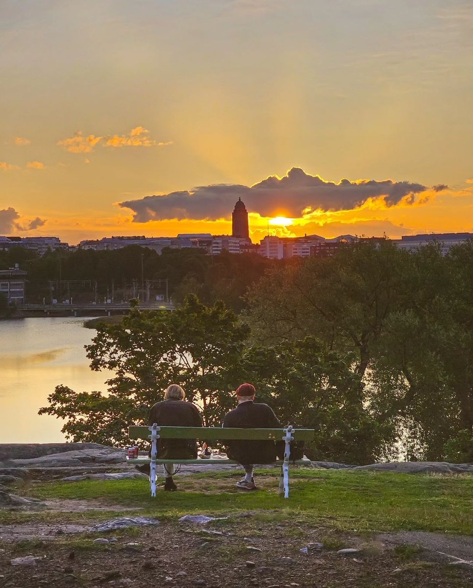 Good morning #Helsinki! 🌅❤🌿 #visithelsinki 
📍 Töölönlahti
📸 withjassu (IG)