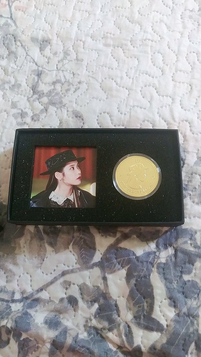 NkTwilight's tweet photo. wts lfb ph| pls help rt 💜

iu coin merch- 1,700
IU binder gold - 1,800
( no pc )
iu postcards - 100 ea ( minimum of 2pcs)

Can give 1 official photocard for successful miner ( iu binder)

Comment mine or dm to claim 

 photo binder April 2020  iu coin commemorative coin A lilac https://t.co/9i4ptc1km7