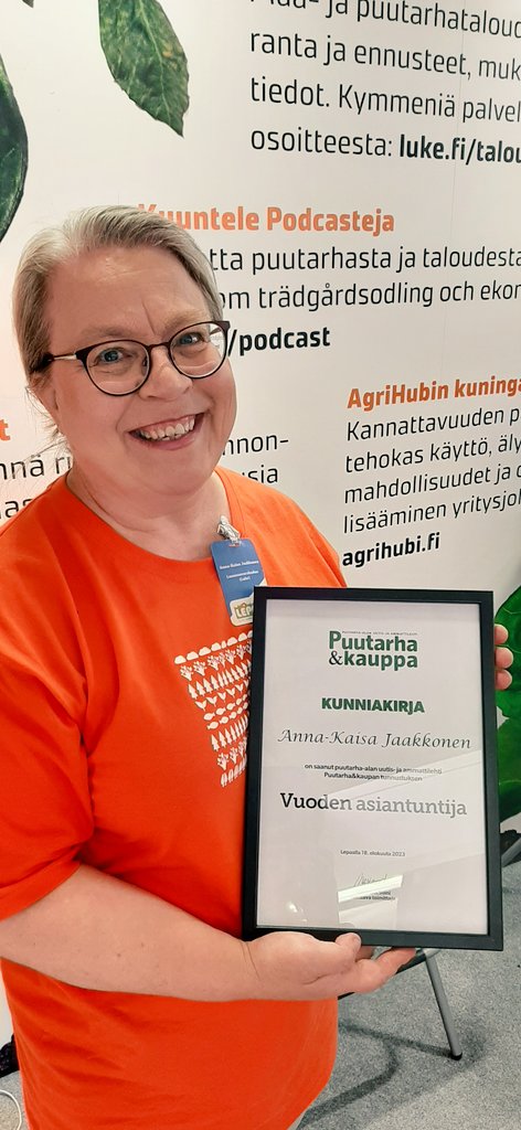Onnea työkaveri <a href="/AnnaJaakkonen/">Anna-Kaisa Jaakkonen</a> ! #lepaa2023 #näyttelyntuoksinassa #puutarhatilastot #vuodenasiantuntija
