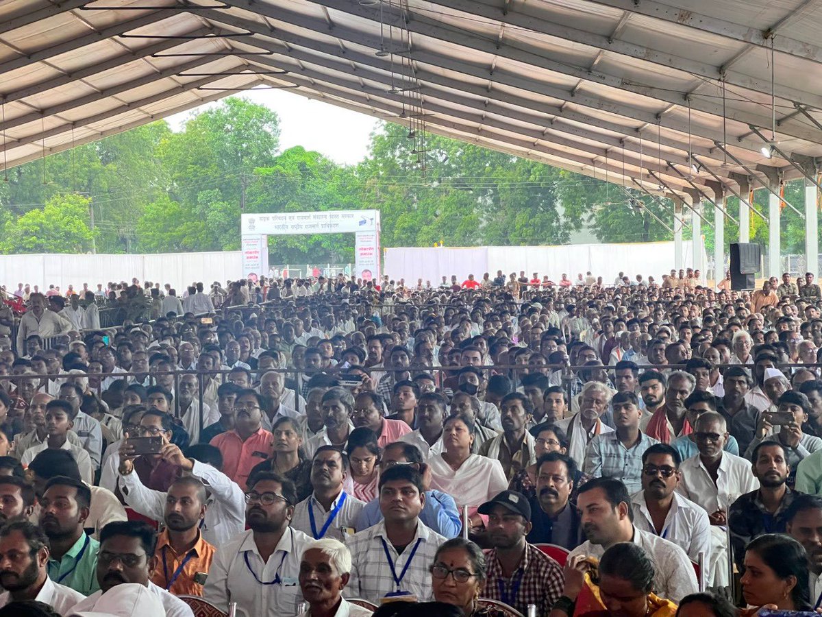 बुलढाणा जिल्ह्यातील नागरिकांसाठी आधुनिक रस्ते व पायाभूत सुविधांची निर्मिती करण्यात एक पाऊल पुढे टाकत असताना आज मलकापूर येथे राष्ट्रीय महामार्ग ५३ वरील ८०० कोटी रुपये किंमतीच्या व ४५ किमी लांबीच्या नांदुरा ते चिखली सेक्शन चौपदरीकरणाचे बुलढाण्याचे खासदार श्री <a href="/mpprataprao/">Prataprao Jadhav</a> जी,
