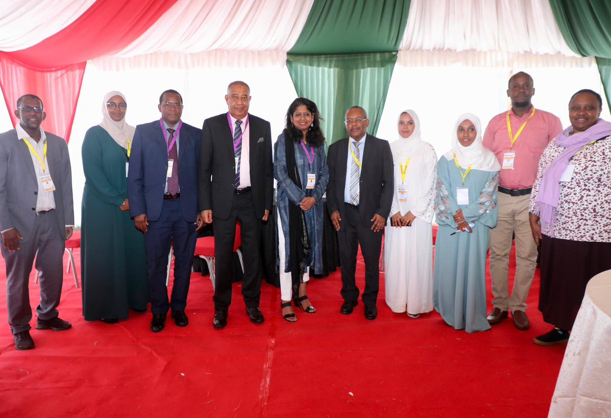 ShaheenSnilofer's tweet image. On the sidelines of #DevolutionAt10, mtng Excellency Governors of #Wajir @HEAhmedJiir &amp;amp; #Lamu  @GovernorTimamy #FCDC &amp;amp; #NDMA_Kenya @HaredAHassan to discuss ideas 4 #ASAL engagement towards #resilience building &amp;amp; some successful initiatives poised for scale in both #Wajir &amp;amp; #Lamu.