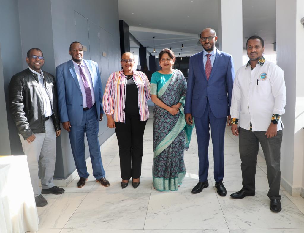 ShaheenSnilofer's tweet image. On the sidelines of #DevolutionAt10, mtng Excellency Governors of #Wajir @HEAhmedJiir &amp;amp; #Lamu  @GovernorTimamy #FCDC &amp;amp; #NDMA_Kenya @HaredAHassan to discuss ideas 4 #ASAL engagement towards #resilience building &amp;amp; some successful initiatives poised for scale in both #Wajir &amp;amp; #Lamu.