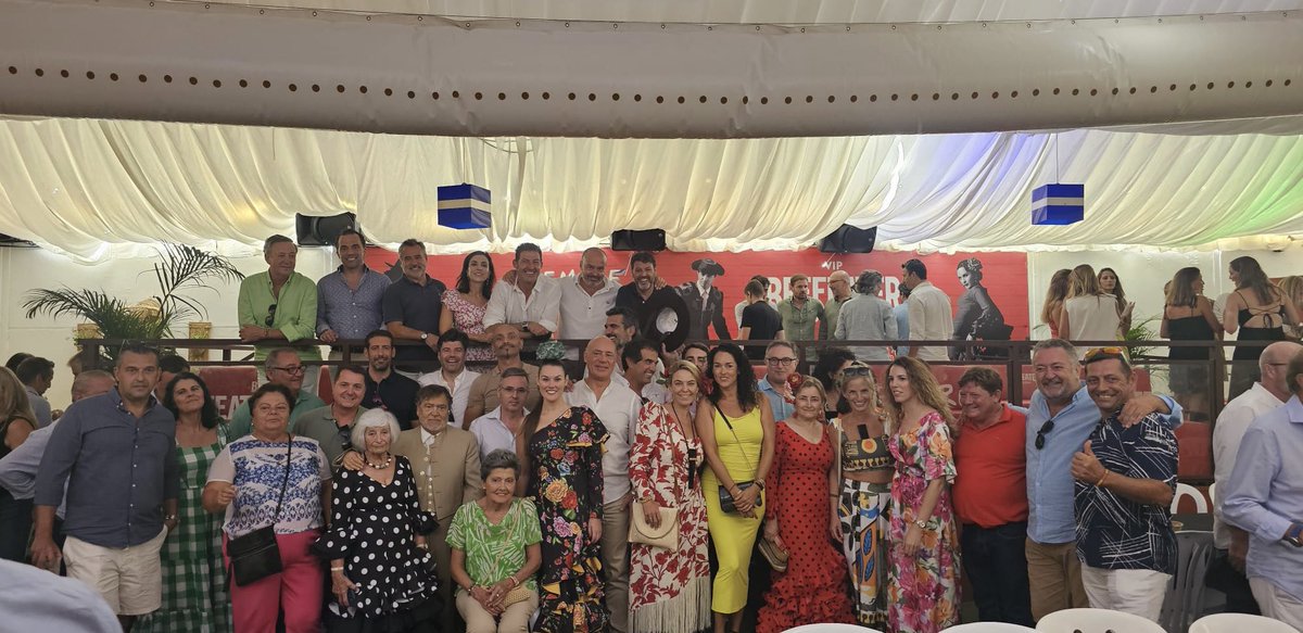 antalcazardiaz's tweet photo. La Feria de Málaga es un buen lugar para disfrutar de la compañía de la extensa familia de #VOXMálaga en la provincia. 
En el Real Cortijo de Torres dimos prueba de ello !!
Un año más y un magnífico día junto a afiliados y simpatizantes. 
#FeriaDeMálaga https://t.co/UVHk8wPt9N