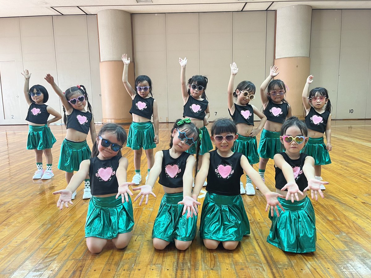 aikb1997's tweet photo. 8/20 16:50〜17:15
愛川町勤労祭で踊ります！

見に来てね〜❤️

#愛川ダンス #キッズダンス #こどもダンス #キッズビクス #サングラス 
#かわいい #勤労祭 #メンバー募集中 https://t.co/qA25On6SAB