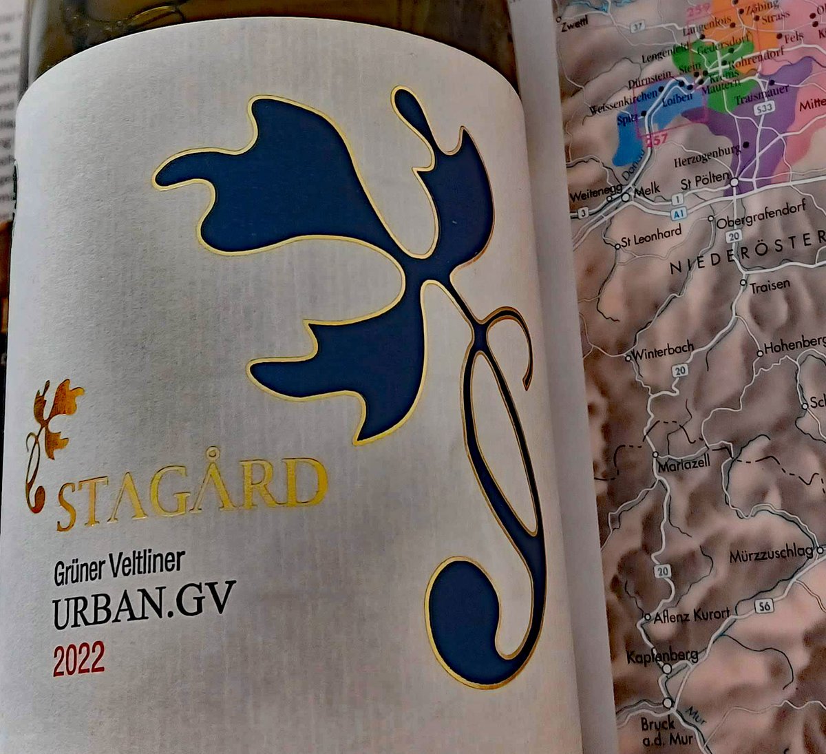 CorkBilly's tweet photo. An excellent Chardonnay from Austria. Beck’s the best. @LeCaveau1 @bradleys_offlic @lecaveau2 @64_Wine @colmmccan @GreenManWines1 @oesterreichwein #judithbeck #wein https://t.co/7gaD1TjkQq https://t.co/aqNox5DFZr