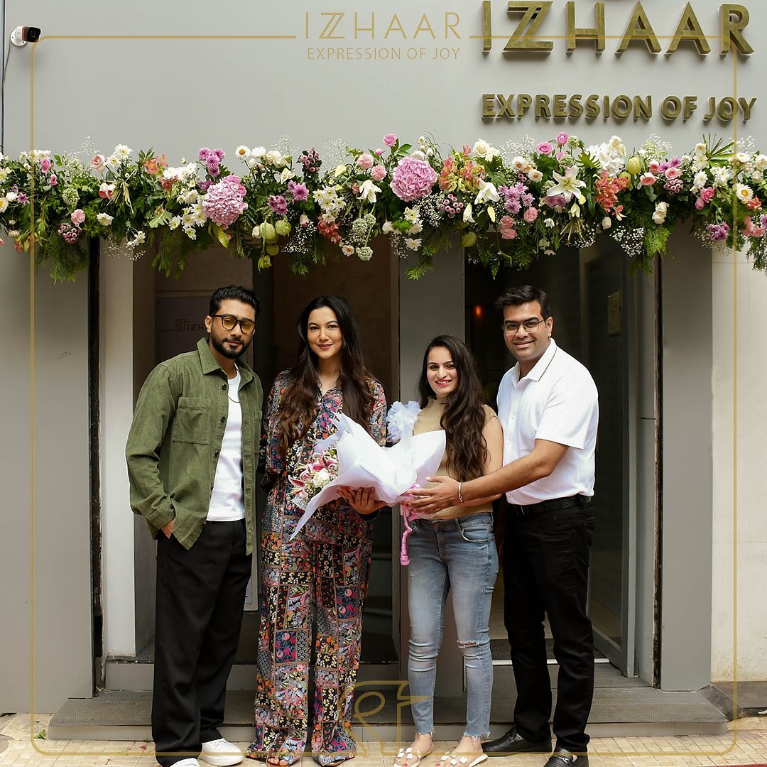 _Izzhaar's tweet image. The new parents Gauahar Khan and Zaid Darbar shared their gifting experience with Izzhaar and the wonderful colloboration with us for their baby announcement gift hampers. 💝✨
.
.
.
#izzhaar #gauaharkhan #zaiddarbar #babyannouncement #newmom #izzhaarjunior
Edited · 19h