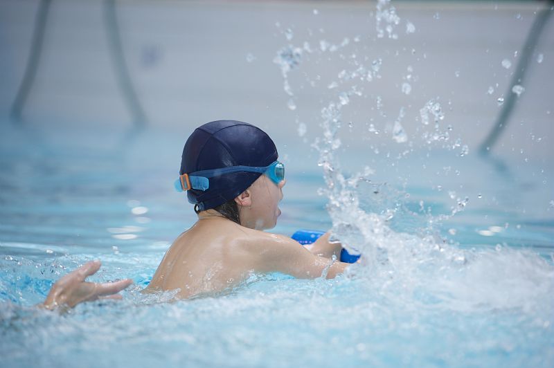 VilledeQuimper's tweet photo. 🏊‍♀️ Envie de reprendre une activité sportive à la rentrée ? Il reste des places aux cours d'aquagym, aux sessions aqua bébés et à l’école de natation de la piscine Aquarive. Profitez-en 🌊😊

Plus d'infos 👉 https://t.co/HCpjOX46yY https://t.co/zML1iWkNpa