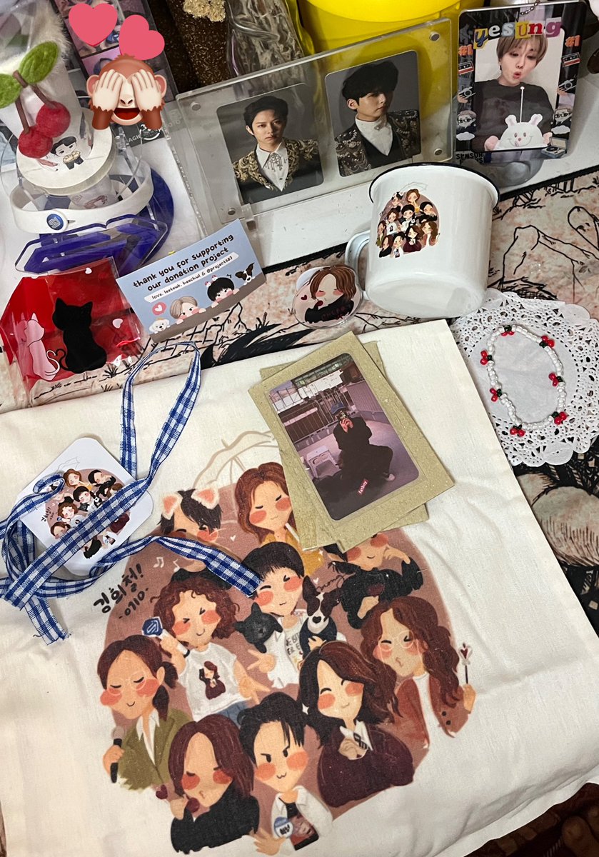 Baru kemaren unboxing paket merchandise dari <a href="/projects83/">Leeteuk - Heechul🎈🎂</a> 

Gemes semuanyaaaa. Udah gitu dikasih pc official juga. Baik banget sih 🥹🫶

Makasiiiiih yaa elpeu 💙