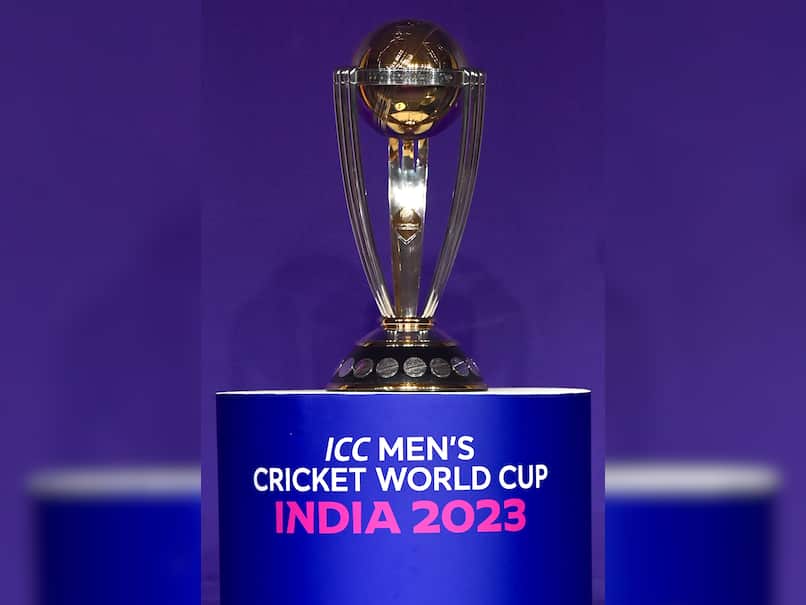 Yashmore23's tweet photo. World cup ??? @ImRaina 🙄 https://t.co/BBMWezTnOR