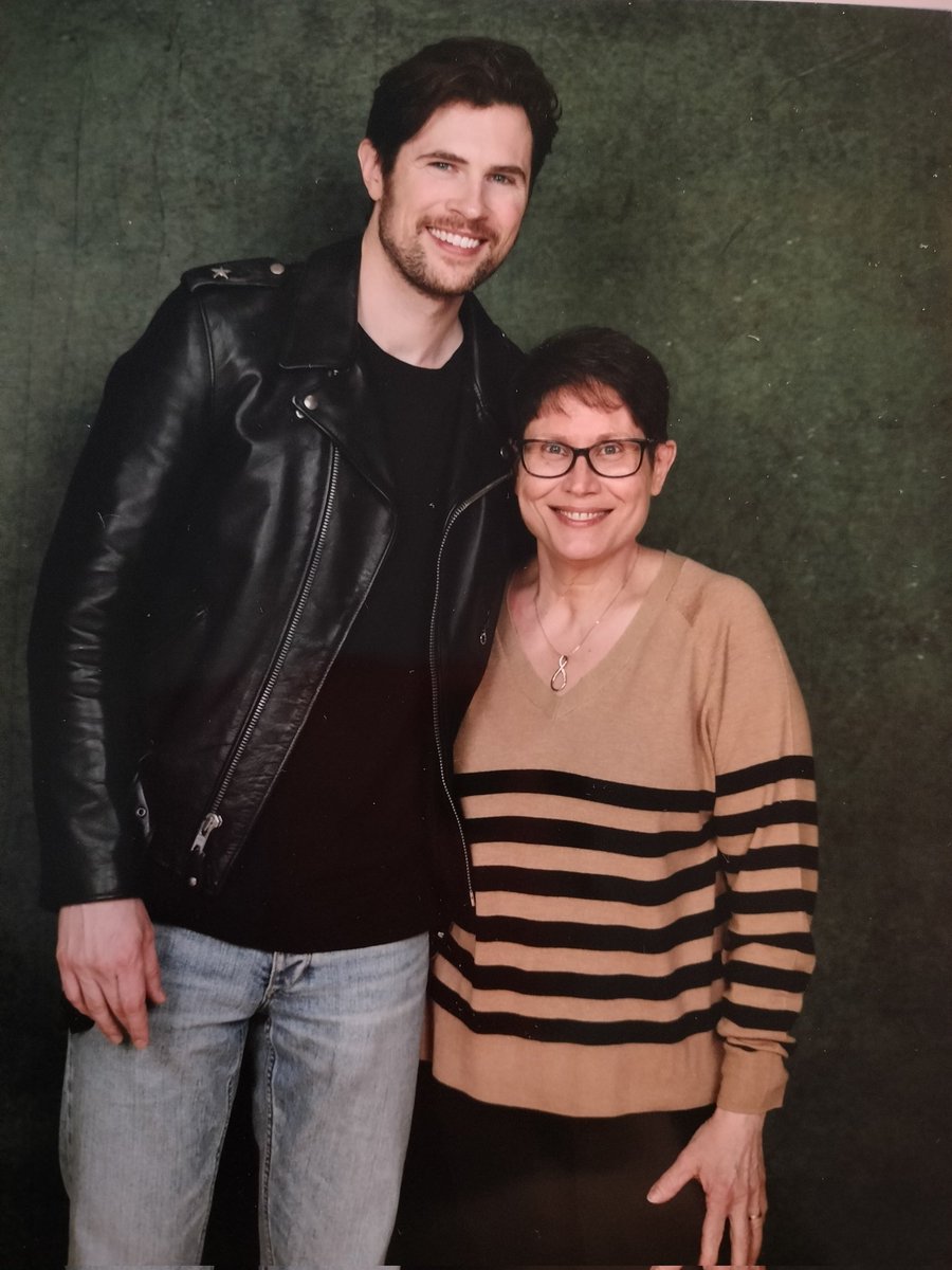 castellviteresa's tweet photo. @TheLandCon Ois ois 😍😍😍 souvenir 💖 #Landcon5 https://t.co/vZdeo6mFHj