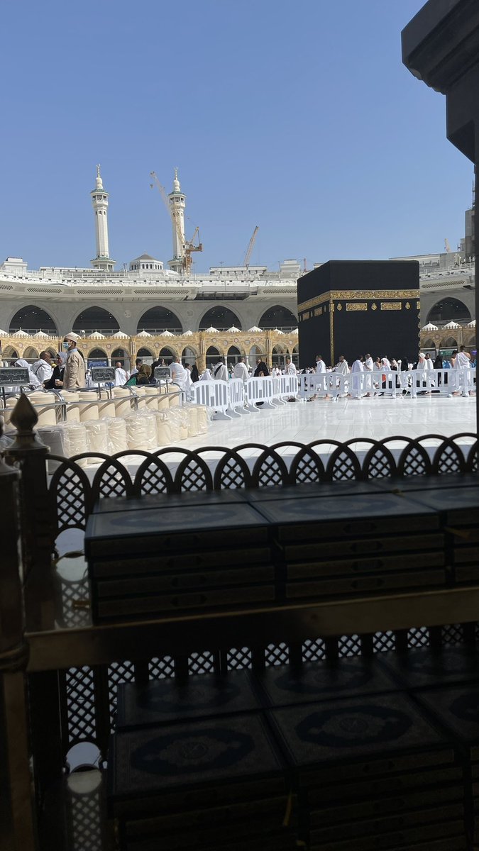 llmona's tweet photo. ﴿ إِنَّ اللَّهَ وَمَلائِكَتَهُ يُصَلُّونَ عَلَى النَّبِيِّ يَا أَيُّهَا الَّذِينَ آمَنُوا صَلُّوا عَلَيْهِ وَسَلِّمُوا تَسْلِيماً ۝ ﴾

 #يوم_الجمعه https://t.co/qSR1Ej4z4N