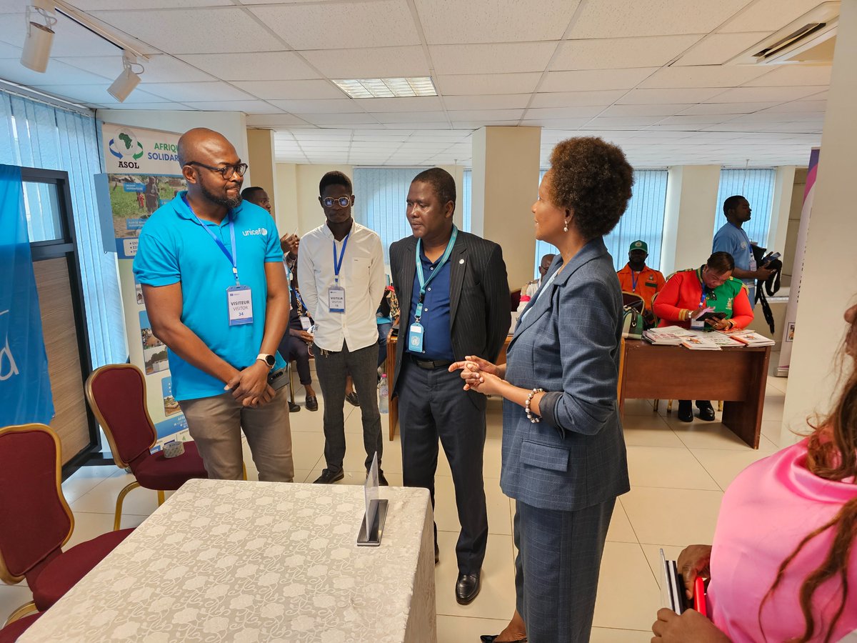 unicefcameroon's tweet photo. #happeningnow #WorldHumanitarianDay 
#UNICEF Cameroon Country Office joins all the UN agencies and humanitarian organizations  to celebrate  the #WorldHumanitarianDay in Yaoundé. https://t.co/AgJWZSlSoC