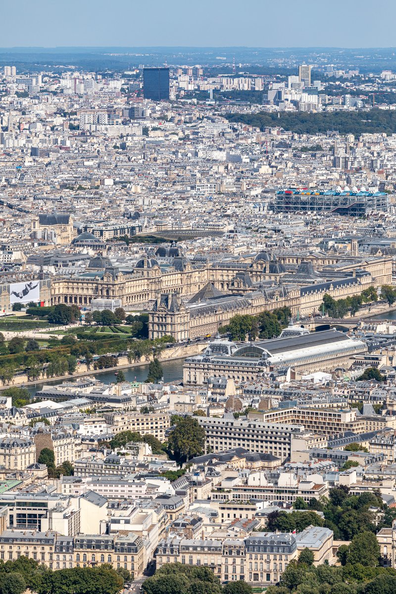 Voir, depuis @LaTourEiffel, le cœur de #Paris et surtout le @MuseeLouvre (âgé de 230 ans !), le @MuseeOrsay, ancienne gare 1900,... et le @CentrePompidou du XXe siècle ... en une seule #photo ! RT @LaTourEiffel paris-visites-guidees.com