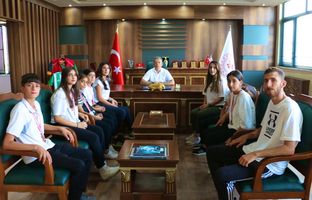 MustafaLog80's tweet photo. Mersin'de düzenlenen Türkiye Bocce Volo Şampiyonasında Dereceler elden sporcularımızı ve Antrenörlerimizi tebrik ediyor, başarılarının devamını diliyorum. Bravo çocuklar https://t.co/J89jDHMy68