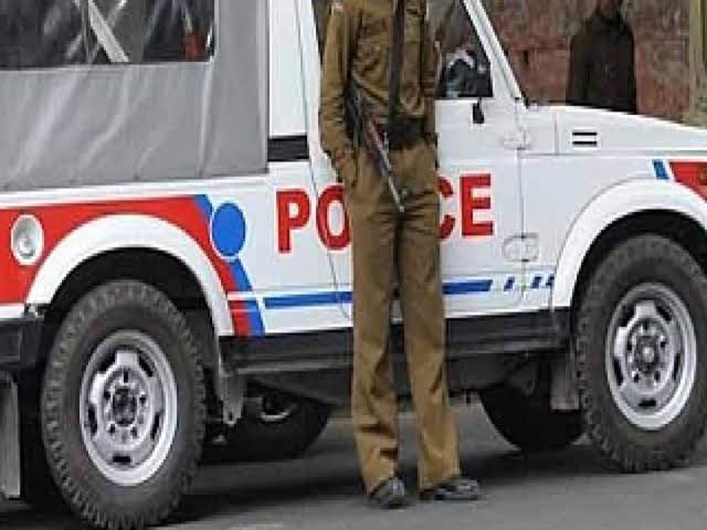 KumarSnjyprjapt's tweet photo. #haryanapolice49400 हमे अपना हक़ चाहिए जिनको शनिवार रविवार की छुट्टी। चाहिए  और धरना दे कर सरकार और जानता का काम नहीं करे उनकी आप सेलरी बढ़ा रहे हो जो 24 घंटे  तैयार रहते है ड्यूटी कि लिए उन्हें कुछ नहीं @anilvijminister @cmohry @Dchautala @DGPHaryana @anandmahindra https://t.co/kXP1f62RfD