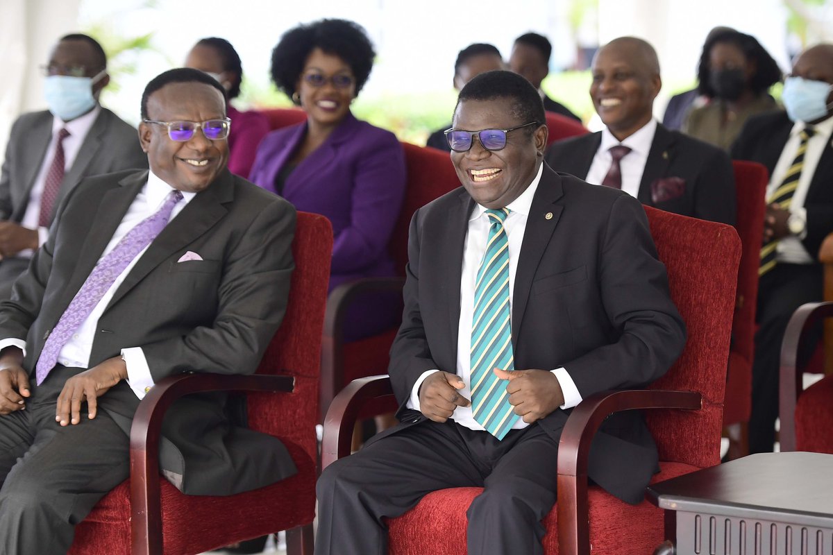 KagutaMuseveni's tweet image. I witnessed the swearing in of new High Court Judges at State House Entebbe.I congratulate these new young judges. 

I am happy to watch young people coming up to take these positions. When I had just started doing this work, we used to swear in people far older than me. 

With…