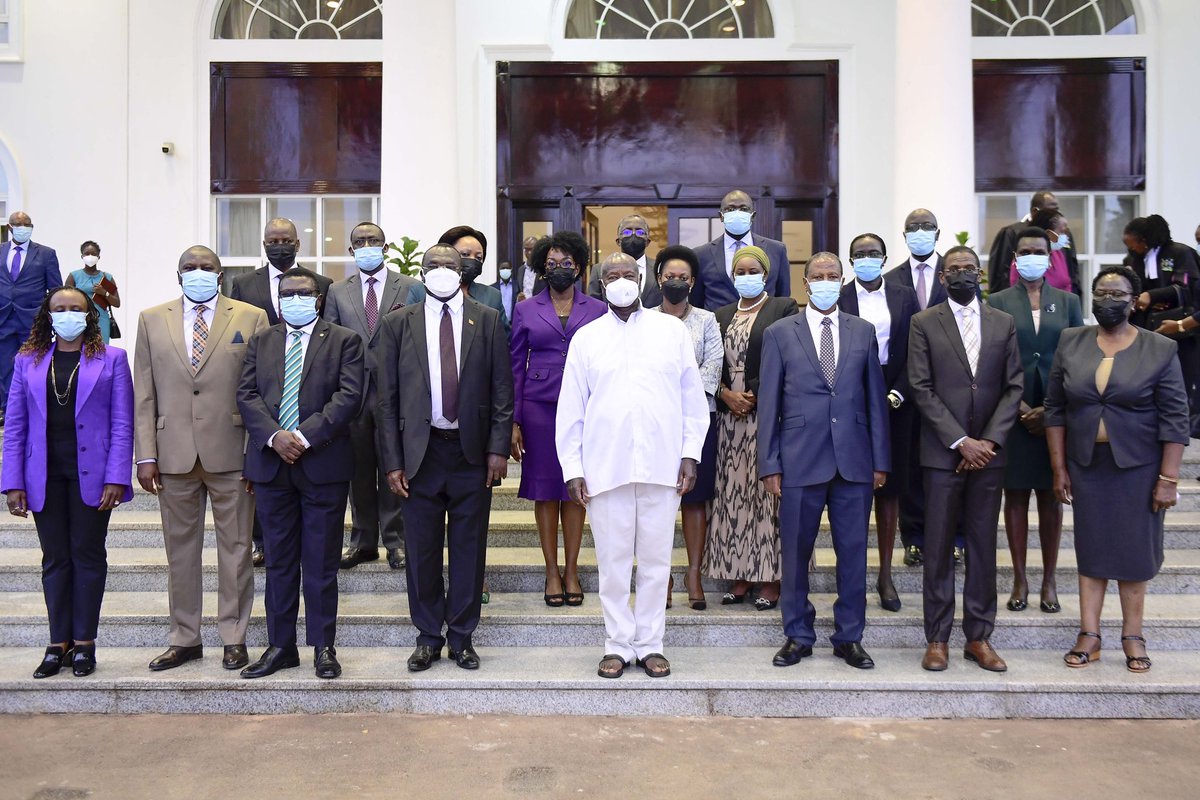 KagutaMuseveni's tweet image. I witnessed the swearing in of new High Court Judges at State House Entebbe.I congratulate these new young judges. 

I am happy to watch young people coming up to take these positions. When I had just started doing this work, we used to swear in people far older than me. 

With…